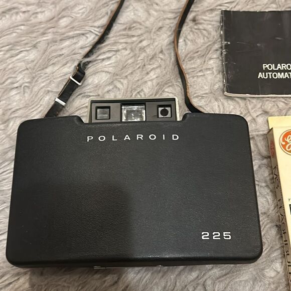Polaroid vintage 1967 camera with case, cold clip, flash bulbs and photo paper - Picture 2 of 8